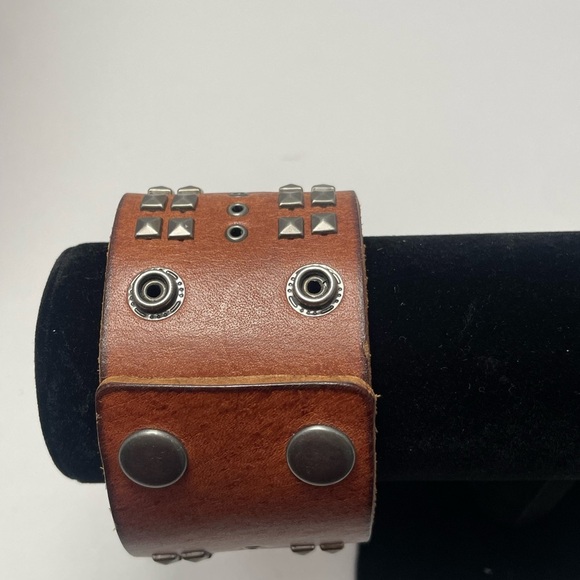 Leather Punk Cross Cuff - Picture 4 of 6